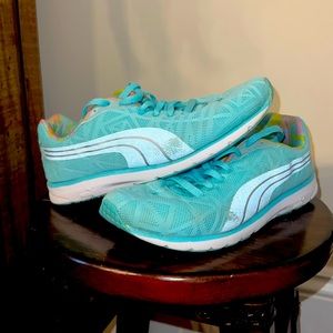 EUC!!! Mint colored Puma sneakers